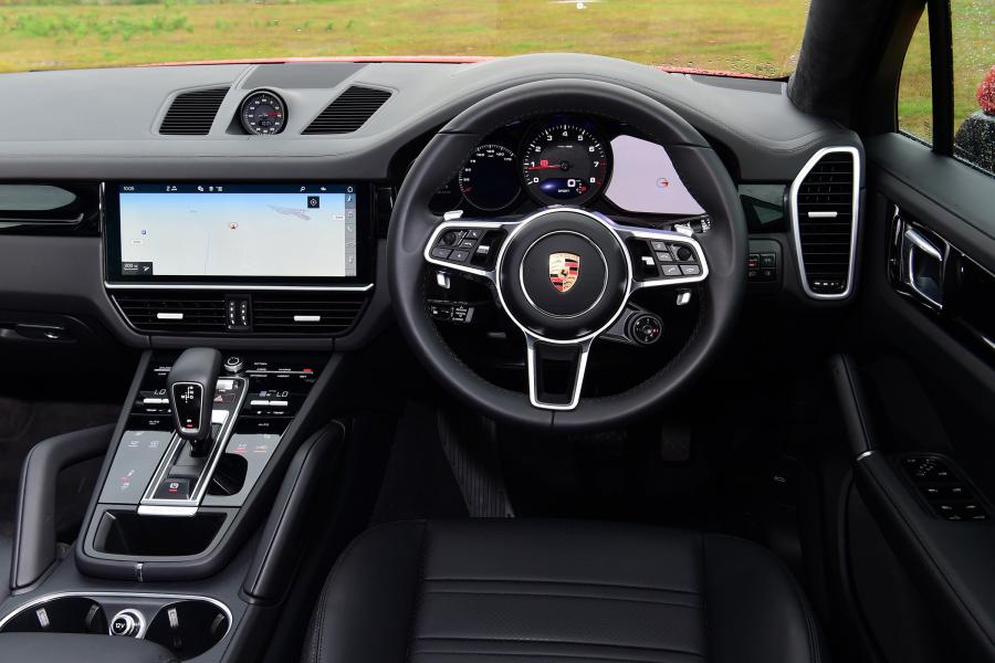 Торпедо Porsche Cayenne Coupe 2019 года  (UK) (фото 3 из 40)